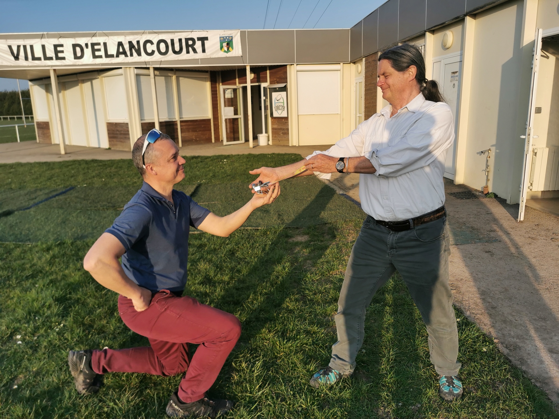 Remise des clés de l'EdR entre Gilles et Jean-Philippe